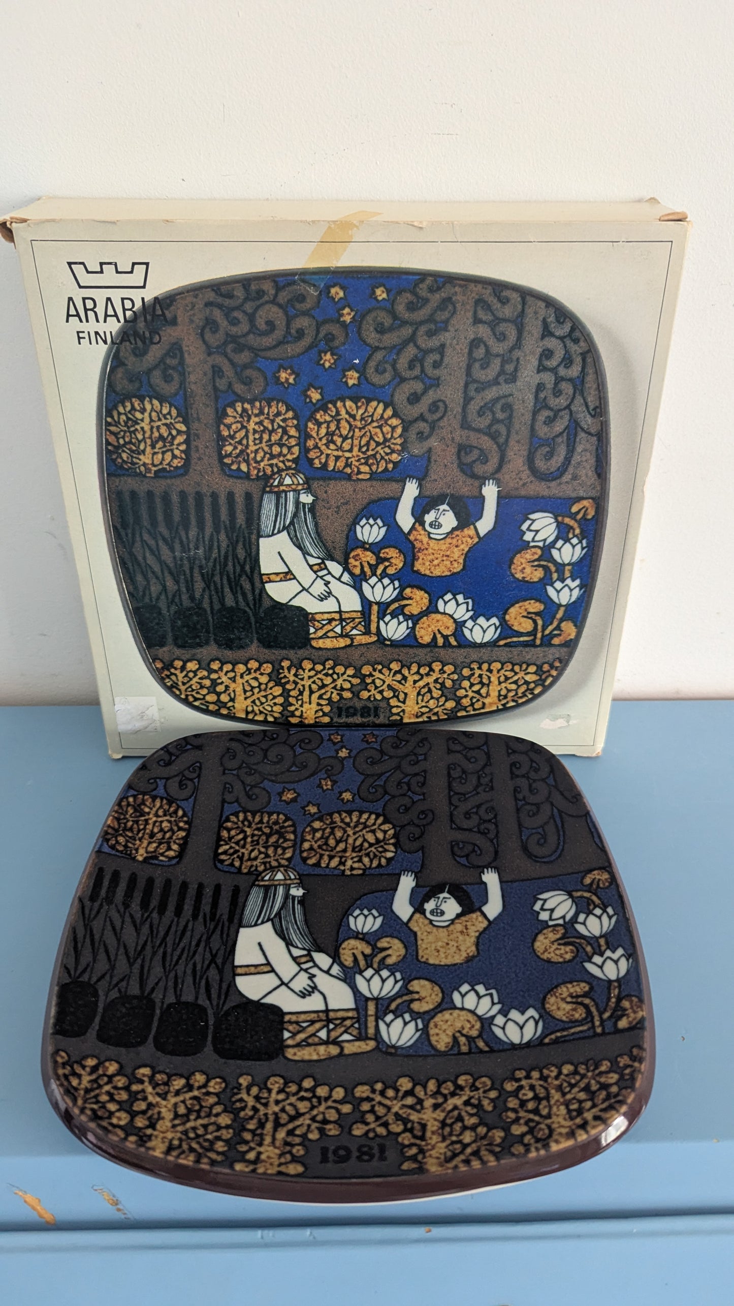 Arabia Kalevala Vuosilautanen 1981 (Alkuperäisessä Paketissa, Raija Uosikkinen)
