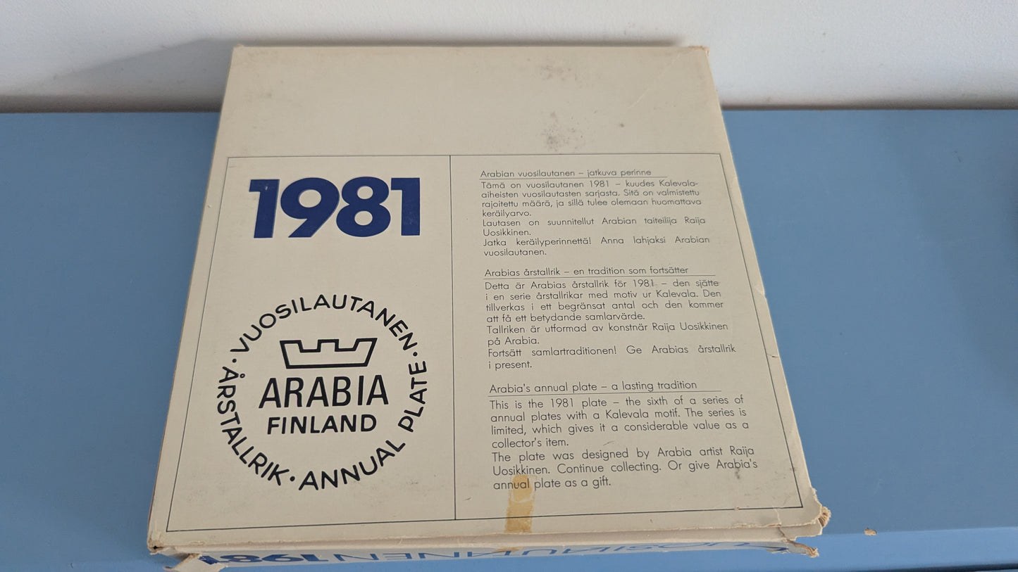 Arabia Kalevala Vuosilautanen 1981 (Alkuperäisessä Paketissa, Raija Uosikkinen)