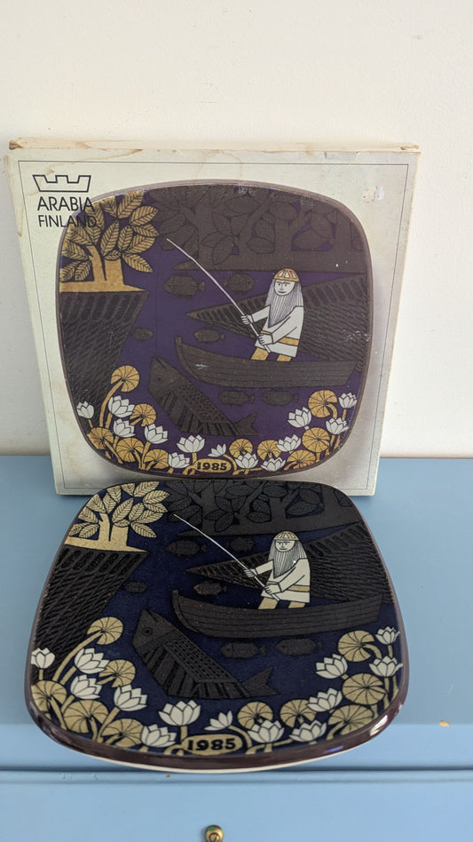 Arabia Kalevala Vuosilautanen 1985 (Alkuperäisessä Paketissa, Raija Uosikkinen)