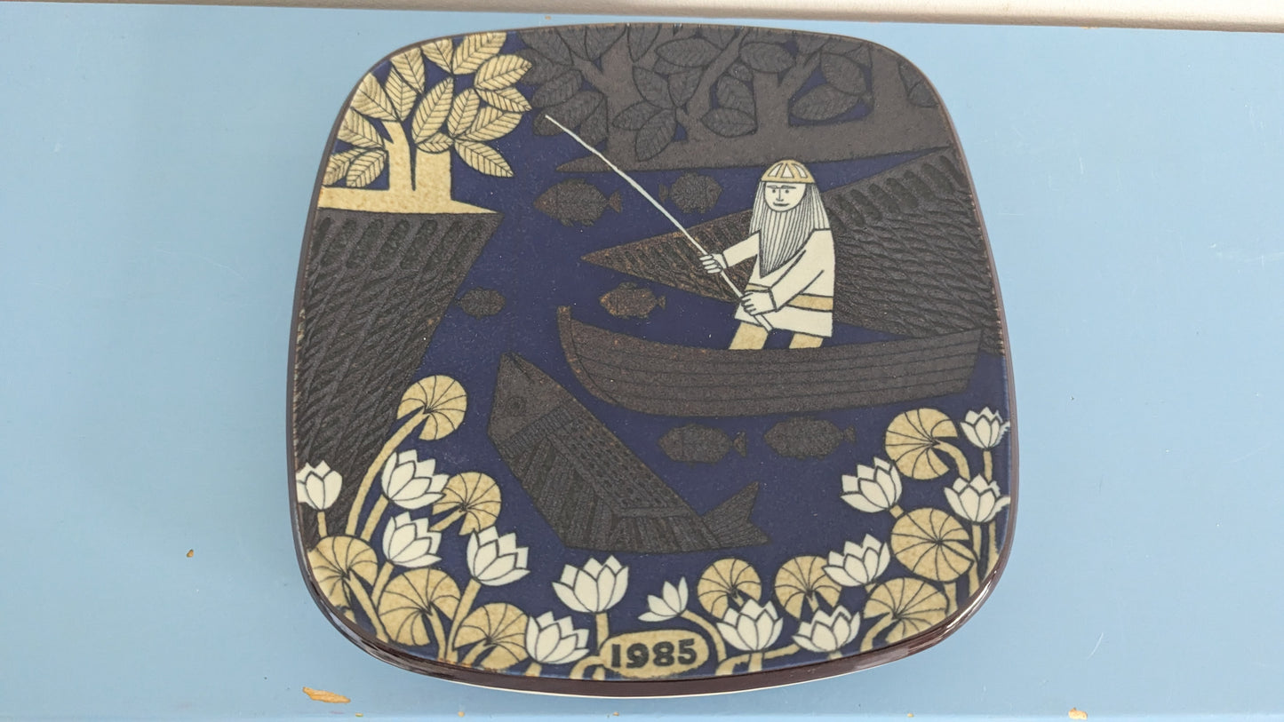 Arabia Kalevala Vuosilautanen 1985 (Alkuperäisessä Paketissa, Raija Uosikkinen)