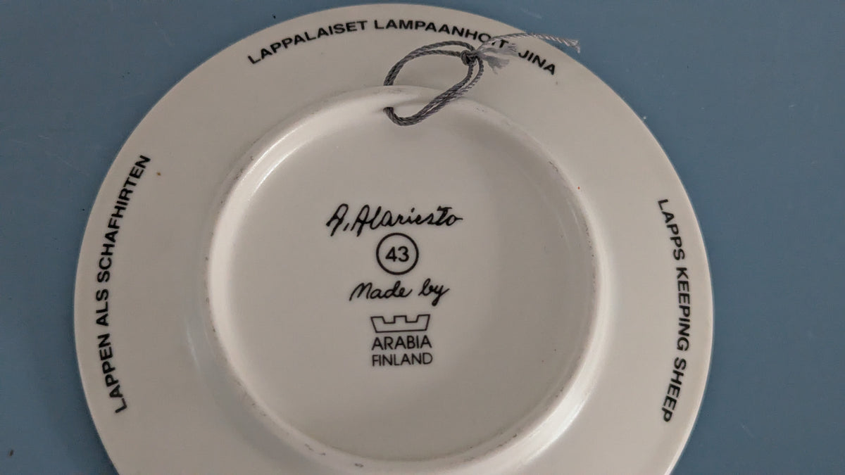 Arabia Lappalaiset Lampaanhoitajina Seinälautanen (1988, Andreas Alariesto)