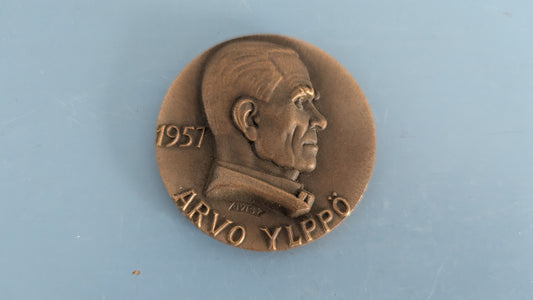 Kultateollisuus - Arvo Ylppö 1957 Pöytämitali (Gerda Qvist)