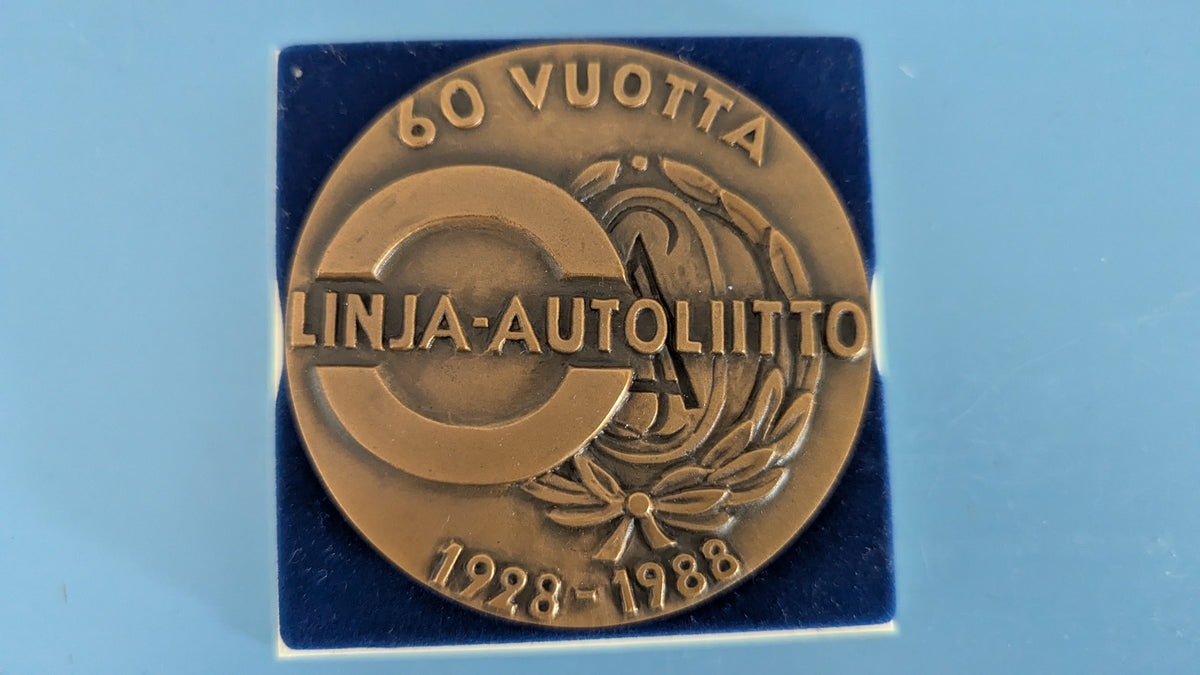 Kultateollisuus - Linja-autoliitto 60-Vuotta Pöytämitali (1988, Pentti Papinaho)