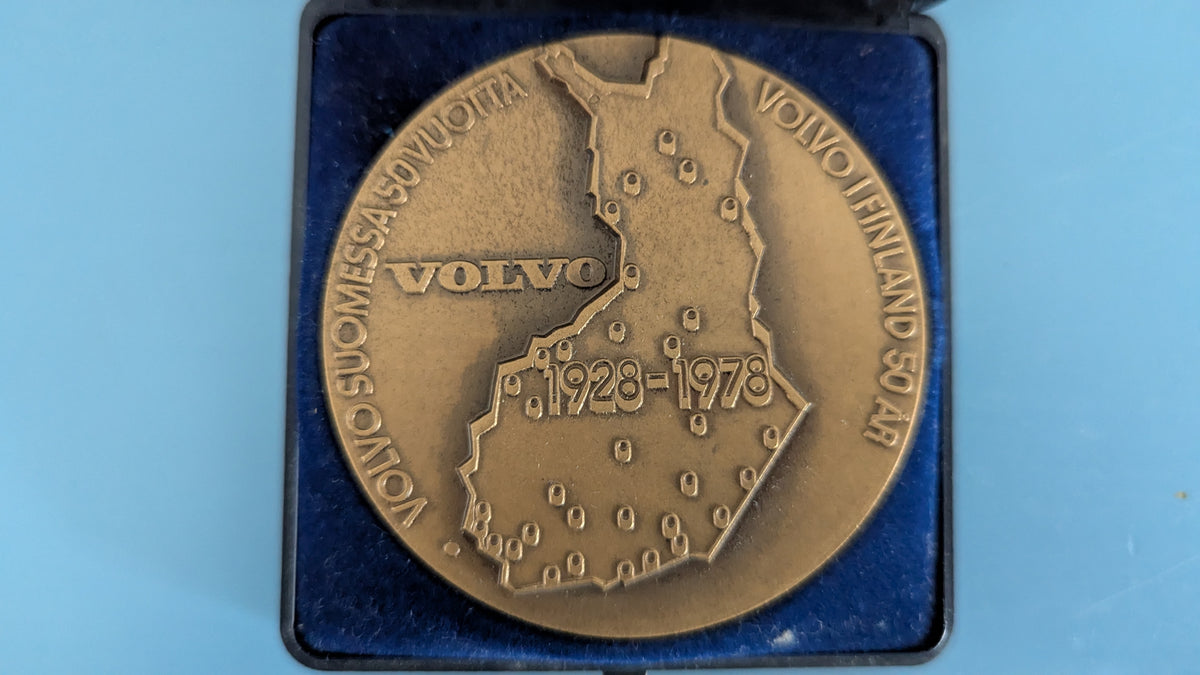 Sporrong - Volvo Suomessa 50-Vuotta Pöytämitali (Heikki Häiväoja)