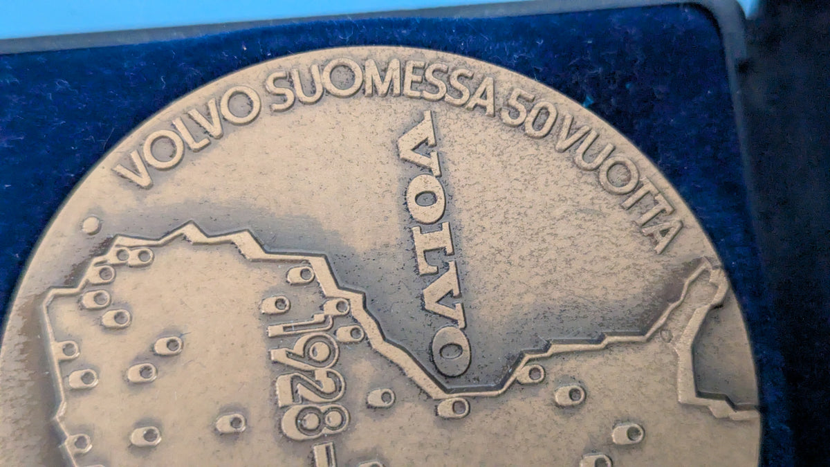Sporrong - Volvo Suomessa 50-Vuotta Pöytämitali (Heikki Häiväoja)