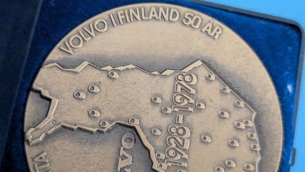 Sporrong - Volvo Suomessa 50-Vuotta Pöytämitali (Heikki Häiväoja)