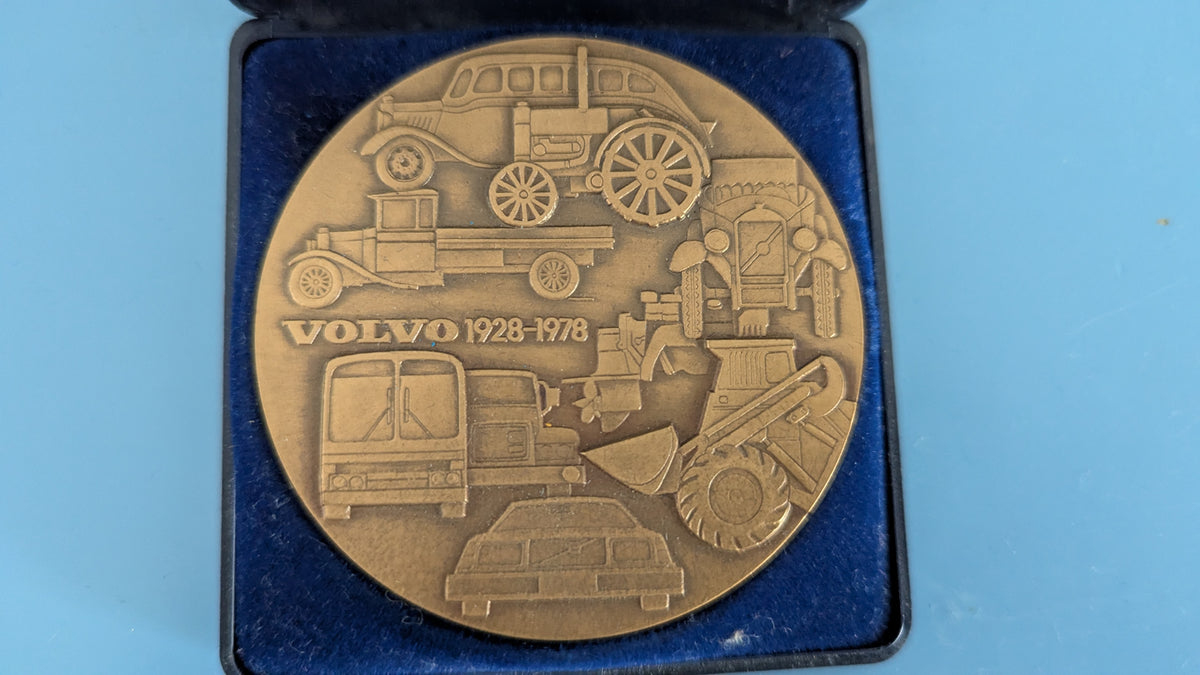 Sporrong - Volvo Suomessa 50-Vuotta Pöytämitali (Heikki Häiväoja)