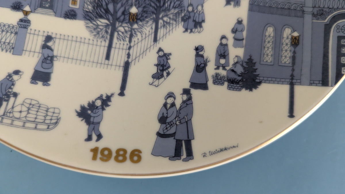 Arabia Joululautanen 1986 (Raija Uosikkinen)