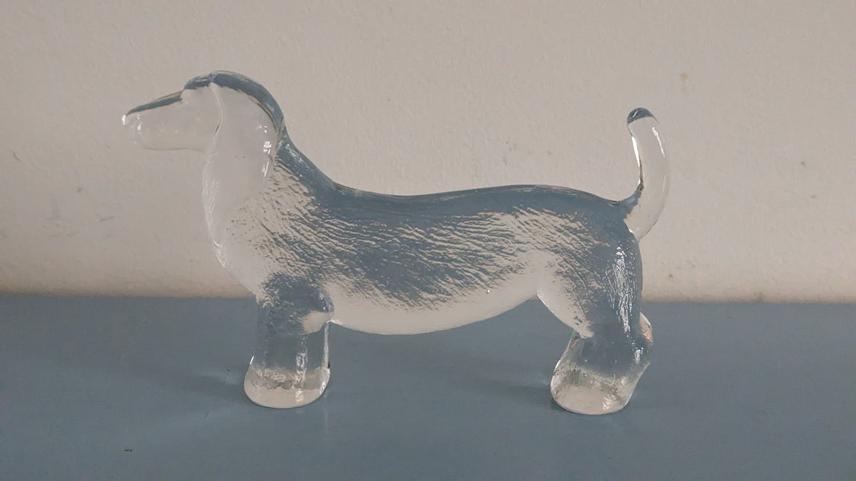 Kosta Boda - Kennel Sarjan Mäyräkoira Figuuri (1977-1980-Luku, Bertil Vallien)