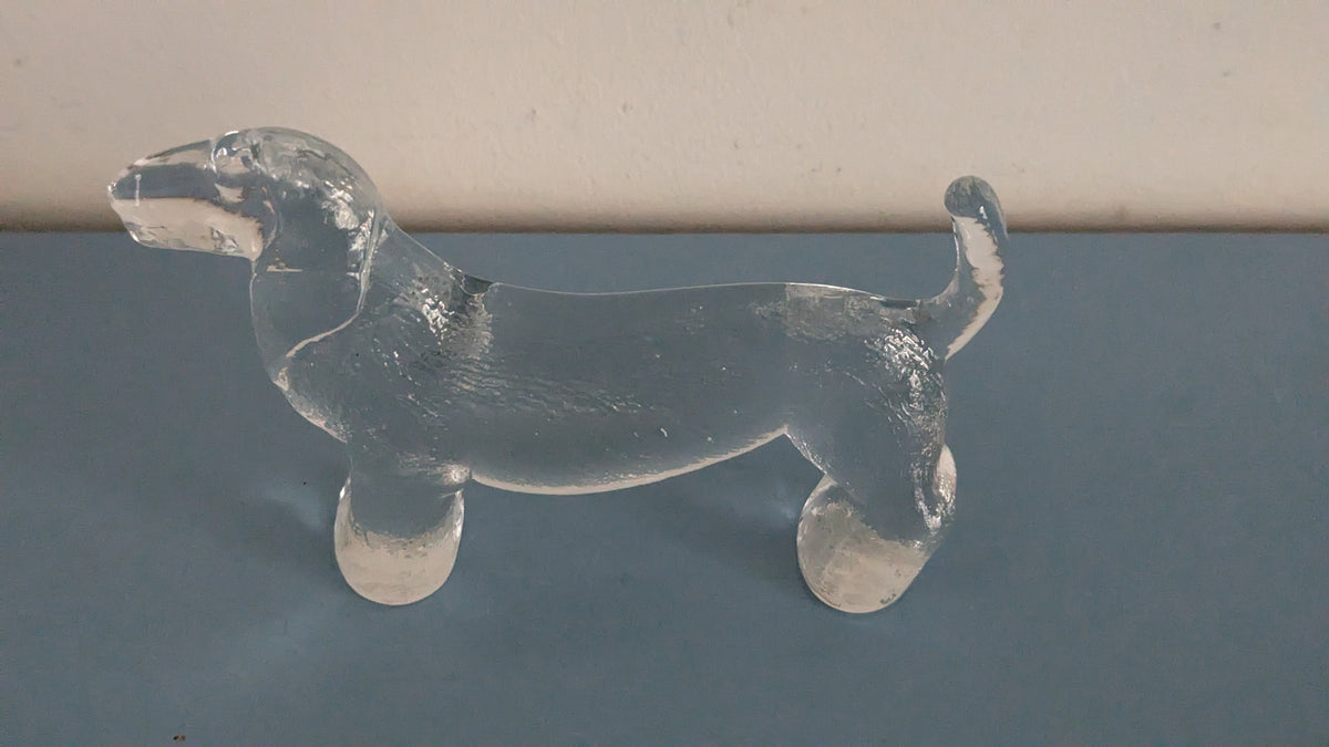 Kosta Boda - Kennel Sarjan Mäyräkoira Figuuri (1977-1980-Luku, Bertil Vallien)