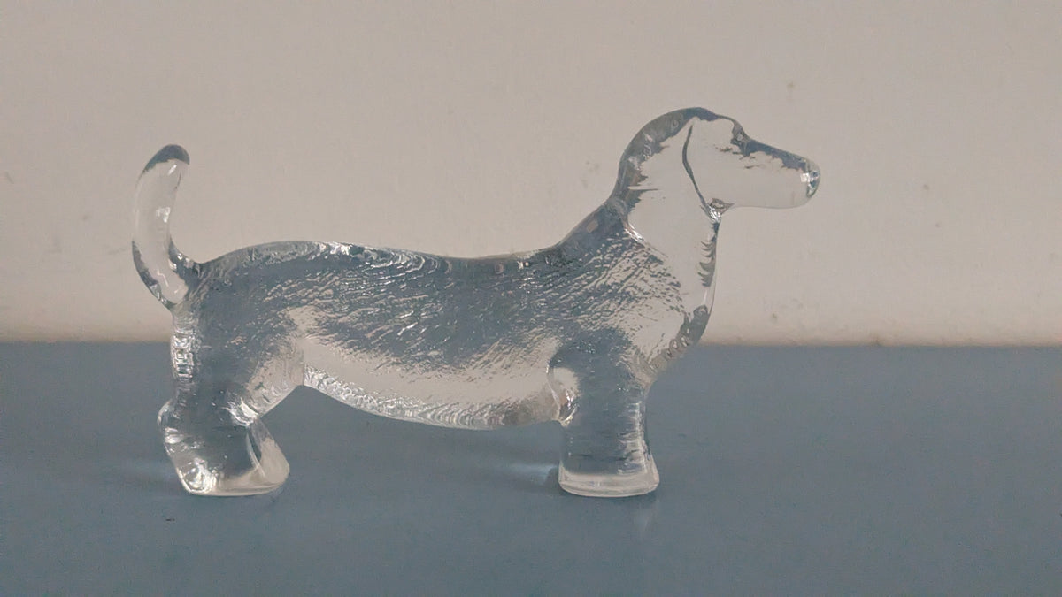 Kosta Boda - Kennel Sarjan Mäyräkoira Figuuri (1977-1980-Luku, Bertil Vallien)