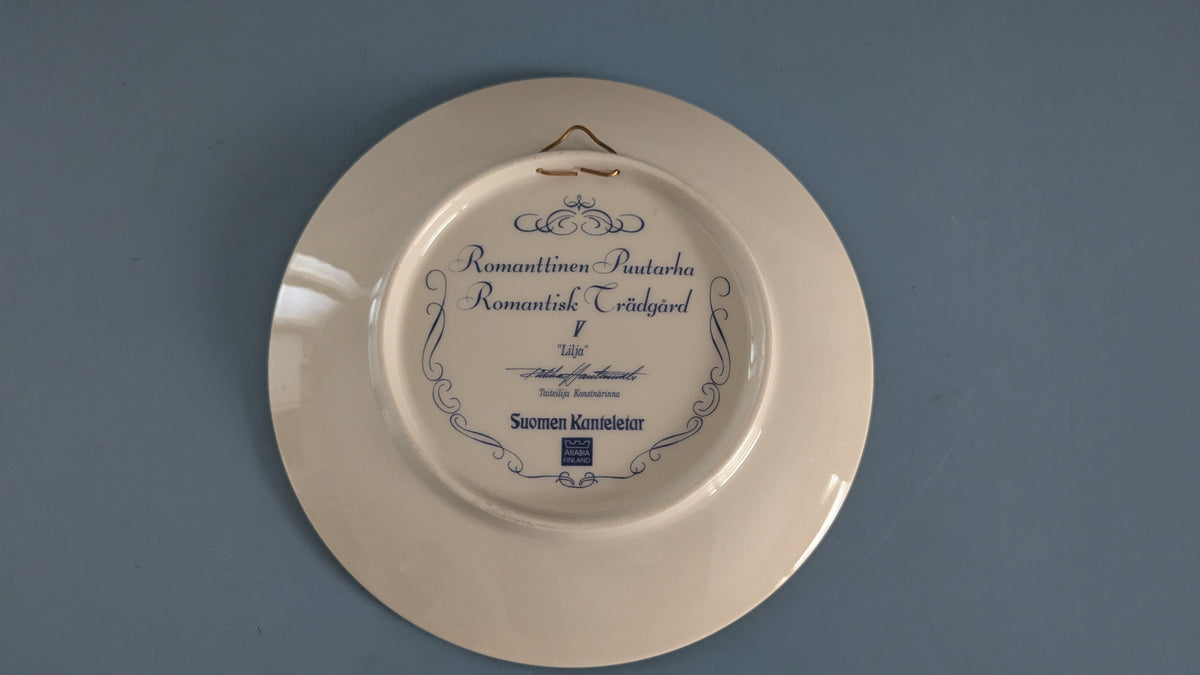 Arabia Romanttinen Puutarha - Lilja Seinälautanen (Riikka Hautamäki)