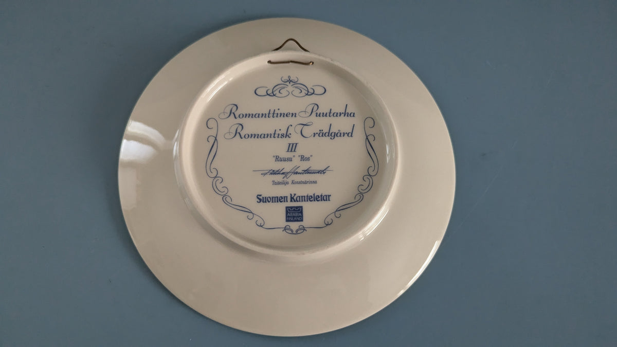 Arabia Romanttinen Puutarha - Ruusu Seinälautanen (Riikka Hautamäki)