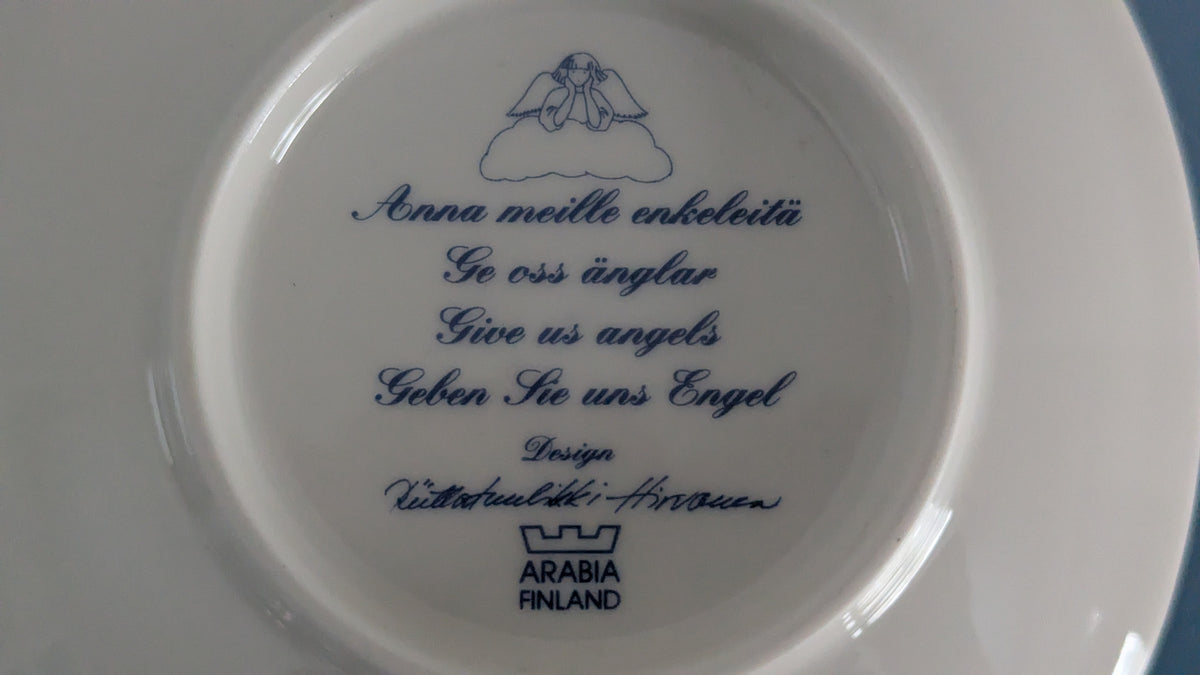 Arabia Anna Meille Enkeleitä, Pianoenkeli Seinälautanen (Riittatuulikki Hirvonen)