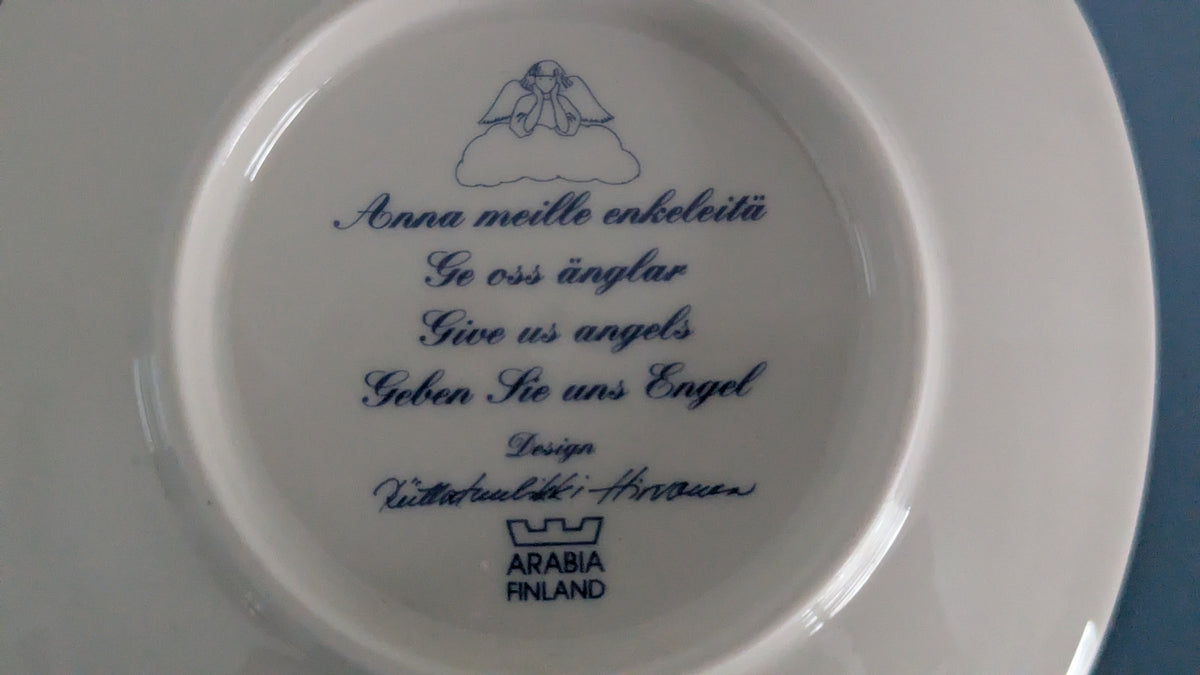 Arabia Anna Meille Enkeleitä, Pilvienkeli Seinälautanen (Riittatuulikki Hirvonen)