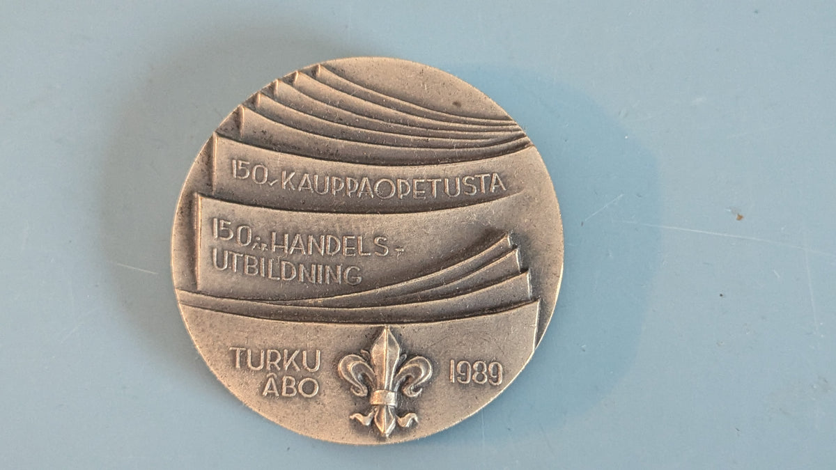 Kultateollisuus - 150v Kauppaopetusta Turussa Pöytämitali (1989, Juhani Vikainen)